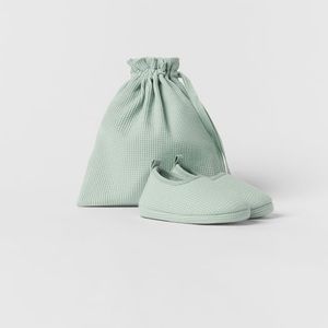 NWT Zara Size 9 toddler Waffle knit slippers and matching bag green